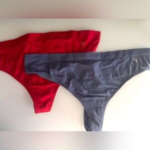 VS NWOT seamless stretch thongs